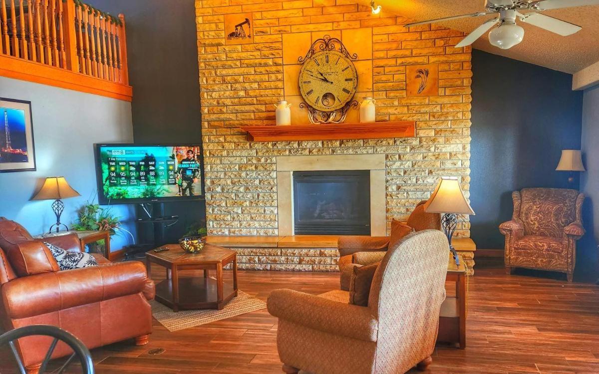 Fossil Creek Hotel & Suites Russell Екстериор снимка