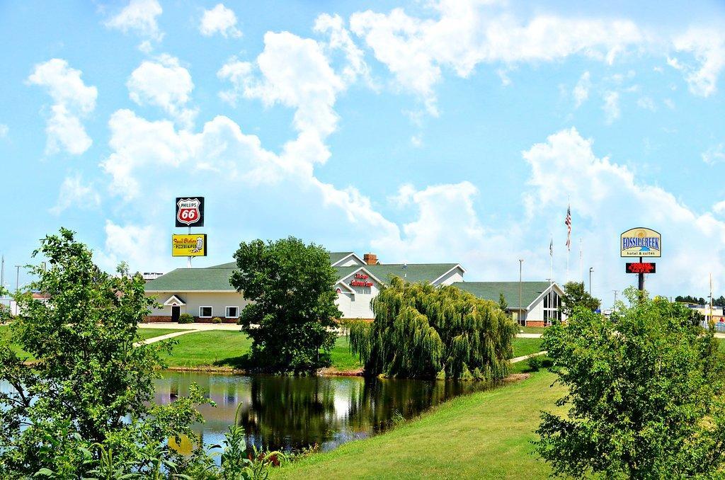 Fossil Creek Hotel & Suites Russell Екстериор снимка