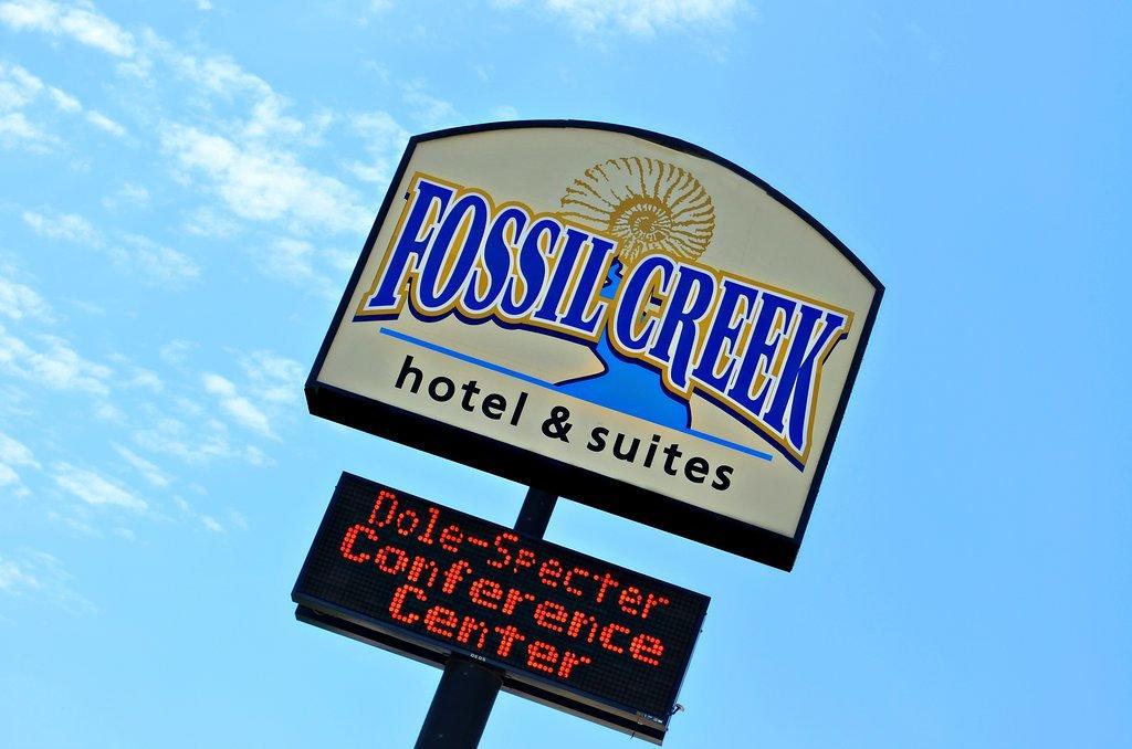 Fossil Creek Hotel & Suites Russell Екстериор снимка