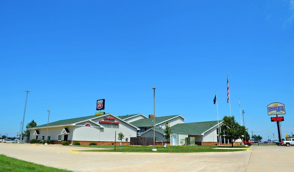 Fossil Creek Hotel & Suites Russell Екстериор снимка
