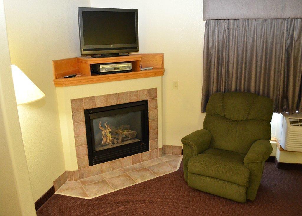 Fossil Creek Hotel & Suites Russell Екстериор снимка
