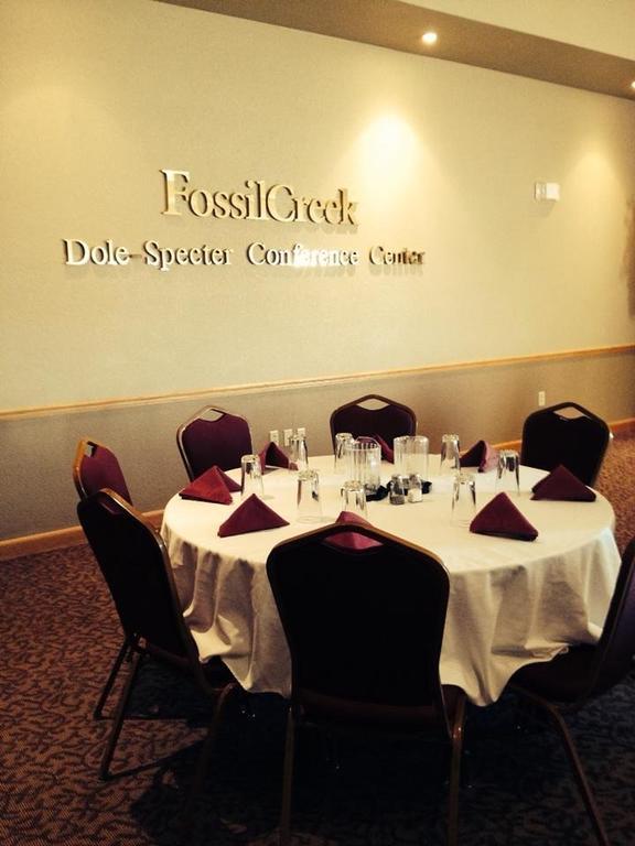 Fossil Creek Hotel & Suites Russell Екстериор снимка