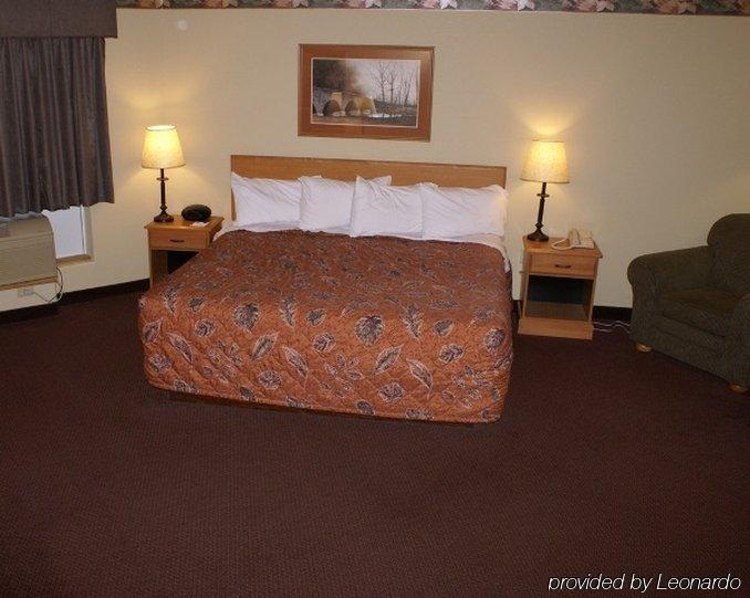 Fossil Creek Hotel & Suites Russell Стая снимка