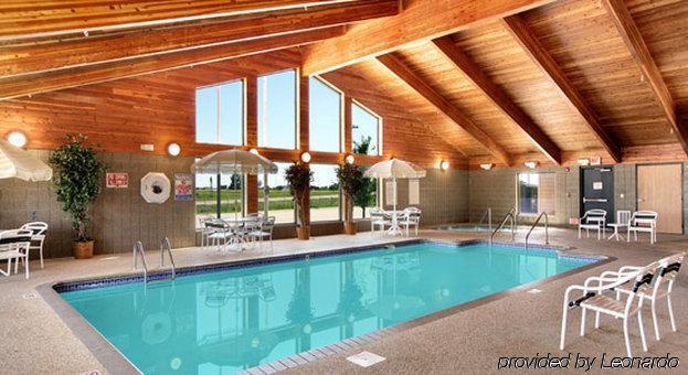 Fossil Creek Hotel & Suites Russell Екстериор снимка