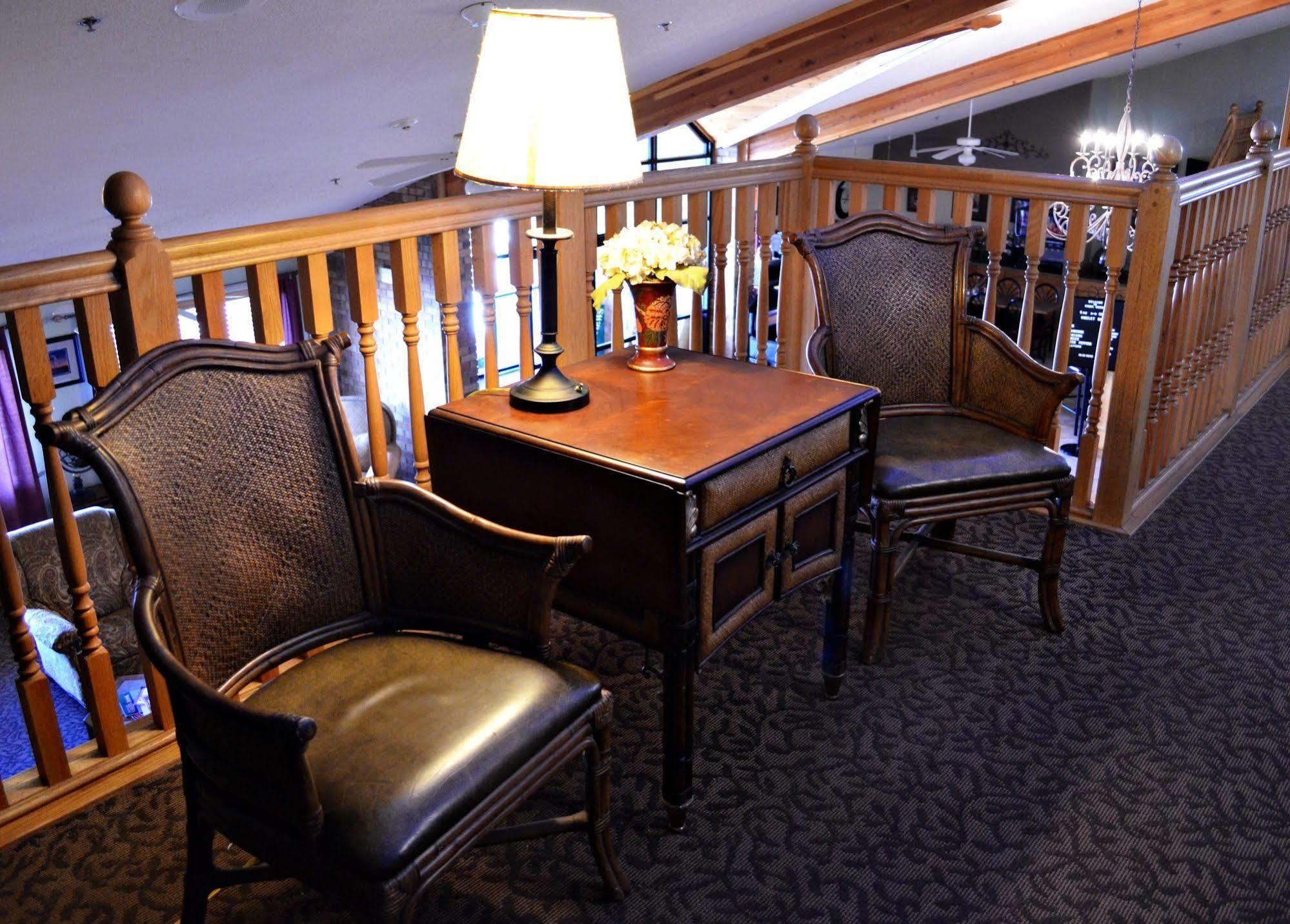 Fossil Creek Hotel & Suites Russell Екстериор снимка