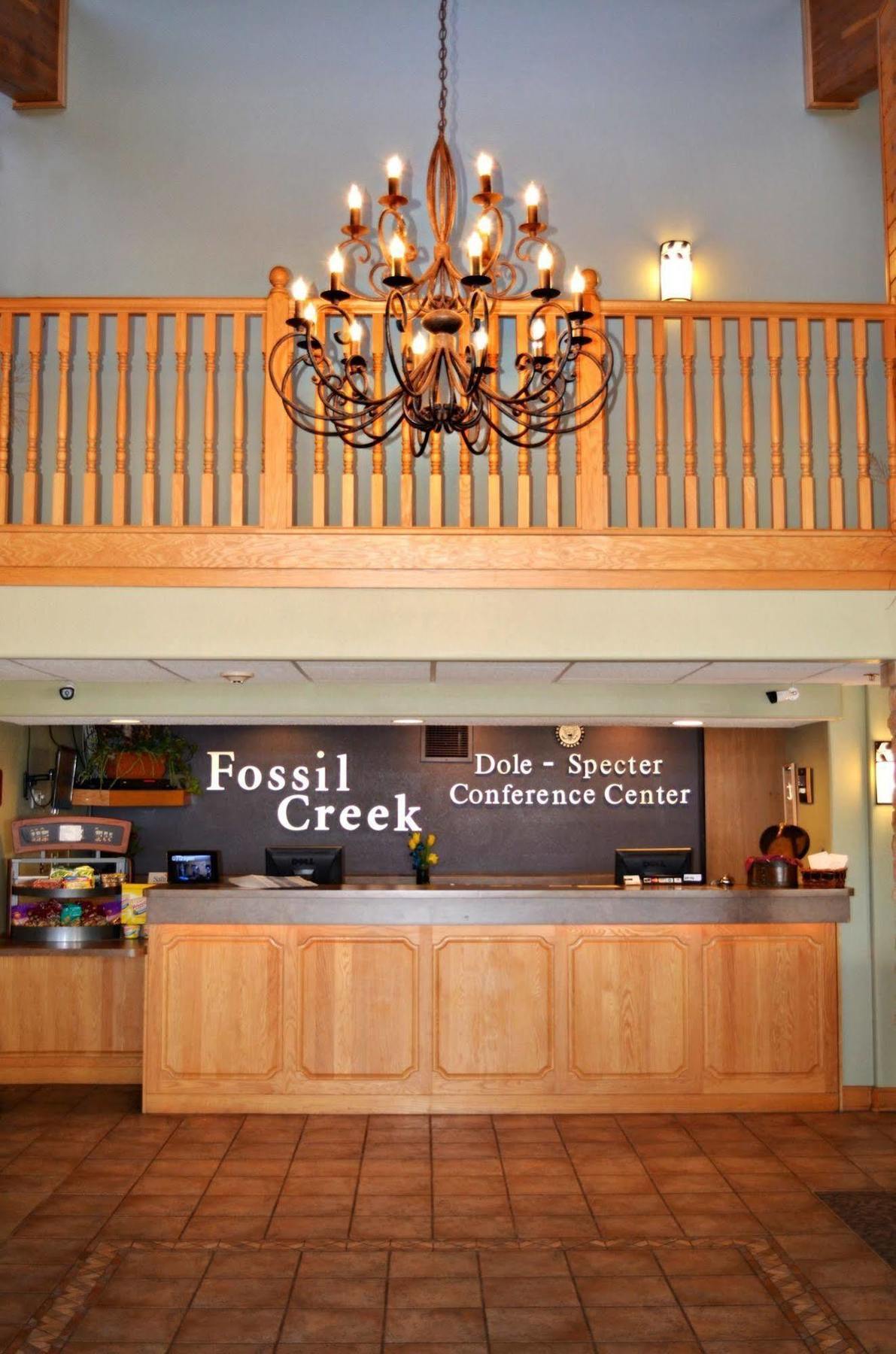 Fossil Creek Hotel & Suites Russell Екстериор снимка