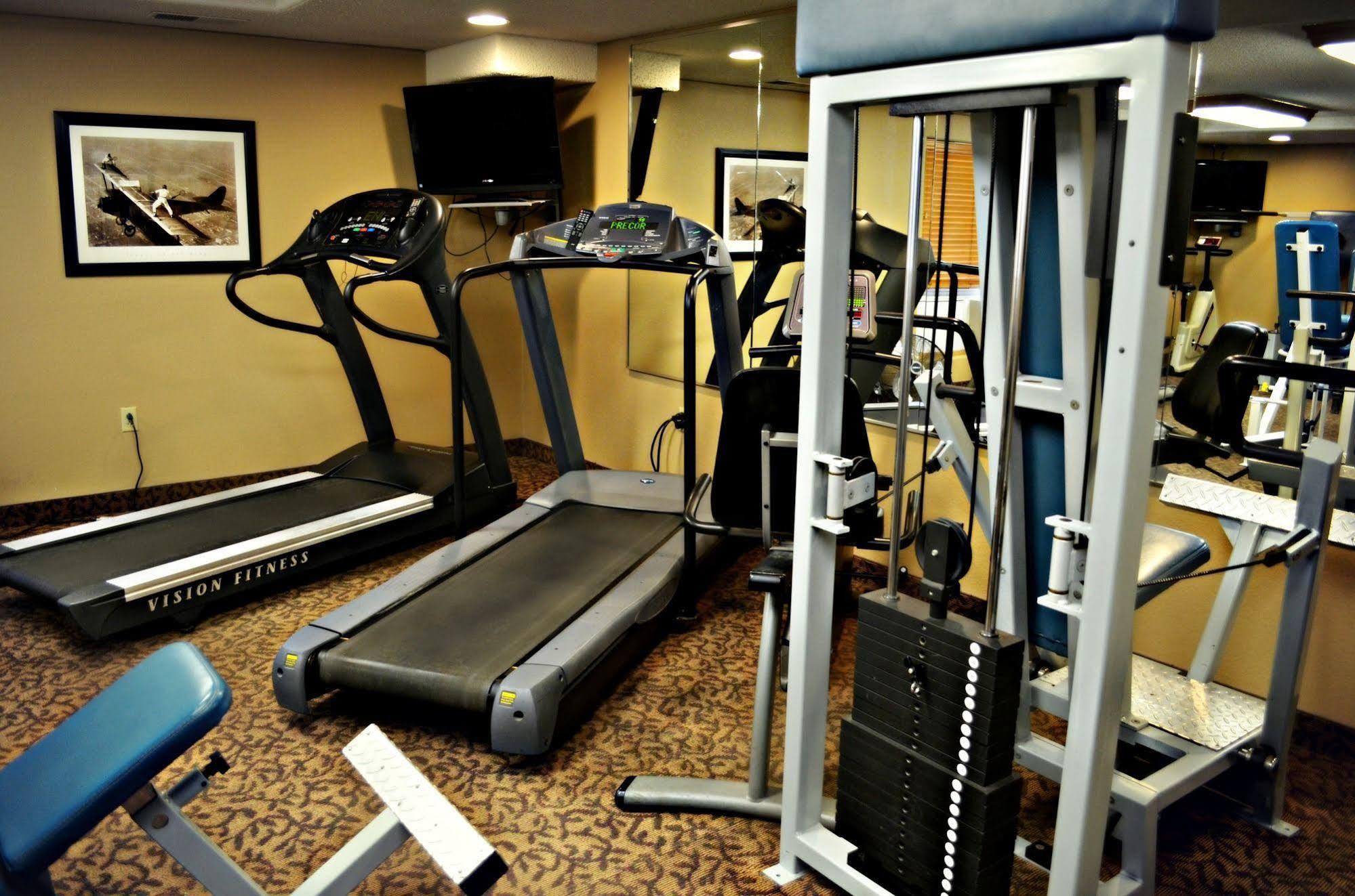 Fossil Creek Hotel & Suites Russell Екстериор снимка