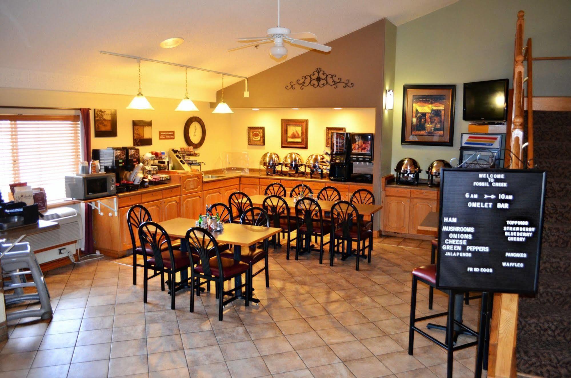 Fossil Creek Hotel & Suites Russell Екстериор снимка