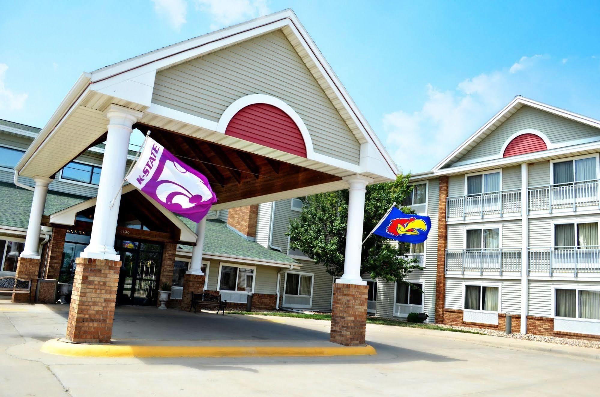 Fossil Creek Hotel & Suites Russell Екстериор снимка